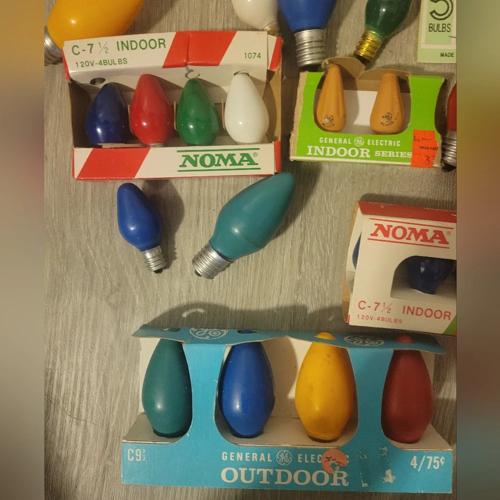 Variety of 27 vintage light bulbs some in origional packaging